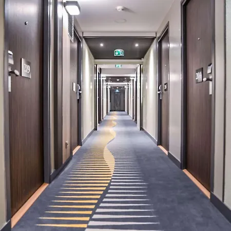 Golden Tulip Roissy Witz Hotel 4*