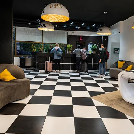 Golden Tulip Roissy Witz